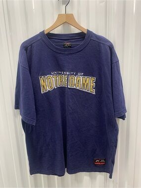 Pro Player Notre Dame Fighting Irish ☘️ Vintage Embroidered Graphic Tee